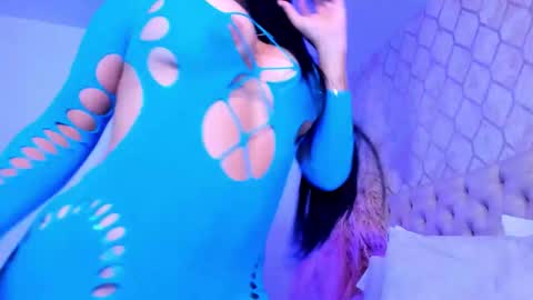 Hanna Brunn  online show from November 5, 2025, 12:54 am