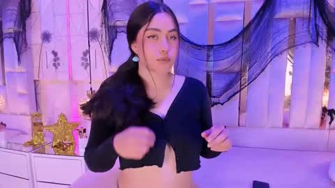 hannacollins_2 online show from November 30, 2025, 12:42 pm