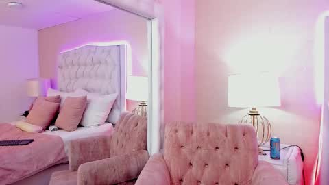 HannaDawsons online show from January 22, 2025, 6:42 am