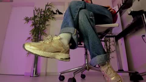 HANNAH HOWELL online show from March 25, 2026, 9:37 am