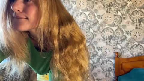 hannah levis  online show from March 7, 2025, 5:29 am