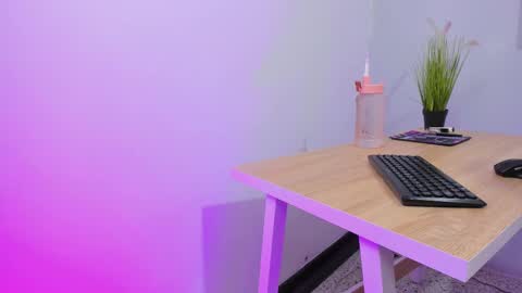 Snapshot of hannah_martinez_ chatting on October 9, 2025, 8:18 pm Maira online show from October 9, 2025, 8:18 pm