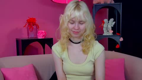 Snapshot of hannahhollis chatting on May 16, 2026, 6:10 am Hannah online show from May 16, 2026, 6:10 am
