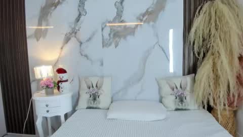 Hannahill69 online show from December 17, 2025, 4:40 am