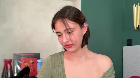 hannahinto online show from April 1, 2026, 1:41 pm