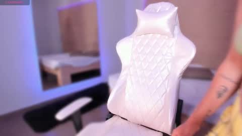 Snapshot of hannahmonttgomery chatting on November 13, 2025, 6:29 pm hannahmonttgomery Help me reach 100 Hands up online show from November 13, 2025, 6:29 pm