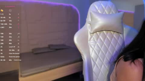 hannahmonttgomery  Help me reach 100 Hands up online show from January 8, 2026, 4:42 pm