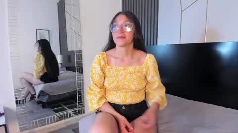 Snapshot of hannawen_ chatting on May 3, 2026, 8:37 pm hannawen_ online show from May 3, 2026, 8:37 pm