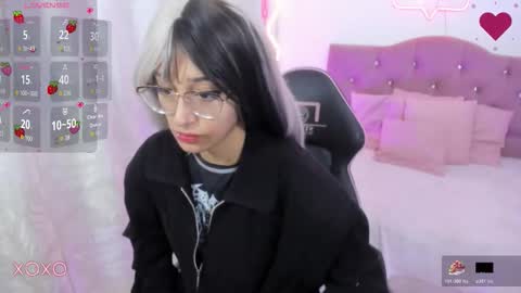 Snapshot of hanni_tay chatting on December 3, 2025, 11:41 am HANNI online show from December 3, 2025, 11:41 am