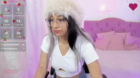 Snapshot of hanni_tay chatting on December 5, 2025, 11:52 am HANNI online show from December 5, 2025, 11:52 am