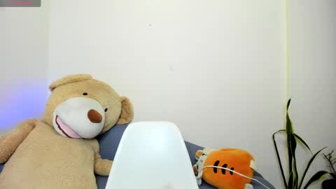 Snapshot of hanny_13 chatting on May 16, 2026, 12:18 am taylor live online show from May 16, 2026, 12:18 am