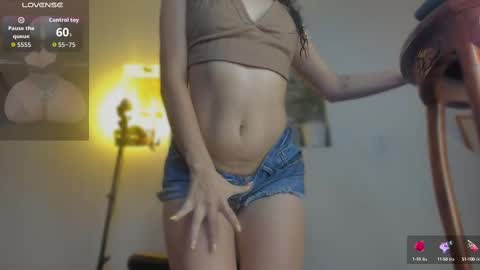 Snapshot of hanny__bunny chatting on September 17, 2025, 1:18 am HANNY online show from September 17, 2025, 1:18 am