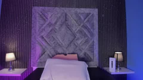 hannyk_ online show from December 22, 2025, 4:37 pm