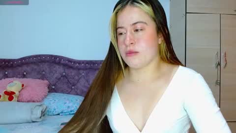 Snapshot of hanssel_tess chatting on October 19, 2025, 12:06 pm isabella online show from October 19, 2025, 12:06 pm