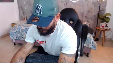 hanz_col online show from December 3, 2025, 3:54 pm