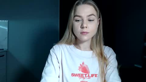 Snapshot of happy_fox_ chatting on November 23, 2025, 5:02 pm happy_fox_ online show from November 23, 2025, 5:02 pm