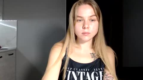 Snapshot of happy_fox_ chatting on November 28, 2025, 8:22 pm happy_fox_ online show from November 28, 2025, 8:22 pm