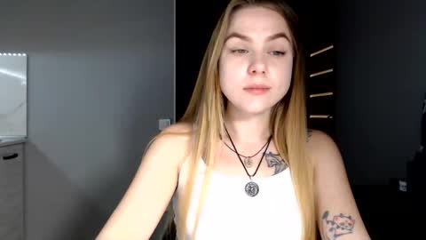 happy_fox_ online show from March 19, 2026, 8:35 pm