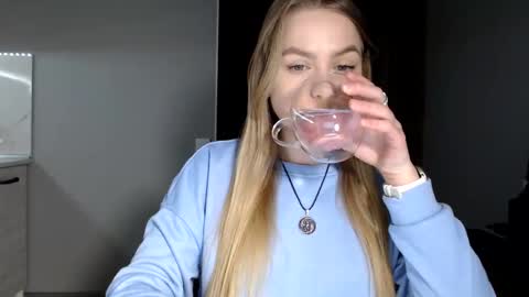 happy_fox_ online show from March 30, 2026, 7:15 pm