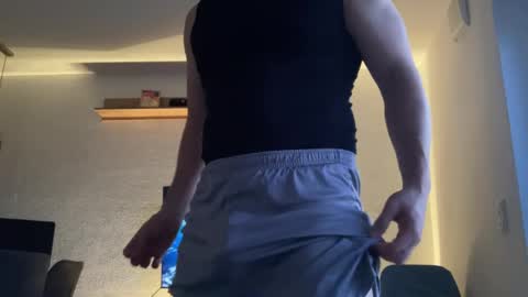 Snapshot of happyboy_aux chatting on May 9, 2026, 6:57 pm Happy online show from May 9, 2026, 6:57 pm