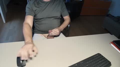 Snapshot of happybugger chatting on September 20, 2025, 7:20 am Cum for you online show from September 20, 2025, 7:20 am