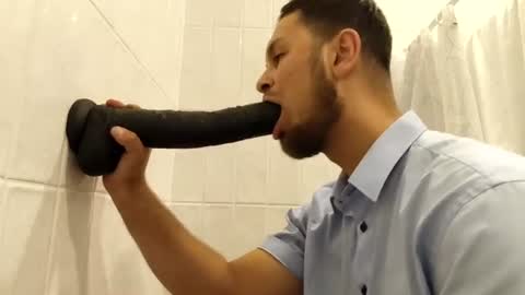 Snapshot of happycock_9inch chatting on August 9, 2026, 5:40 pm Rommy2K online show from August 9, 2026, 5:40 pm