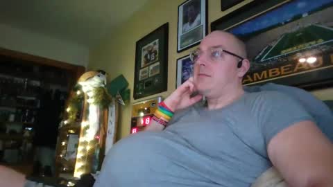 happynpregnant online show from February 9, 2025, 7:09 pm