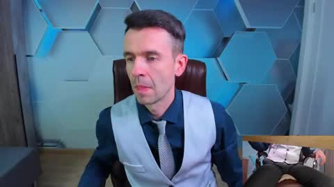 Snapshot of hard_and_juici chatting on April 22, 2026, 9:22 am Steve online show from April 22, 2026, 9:22 am