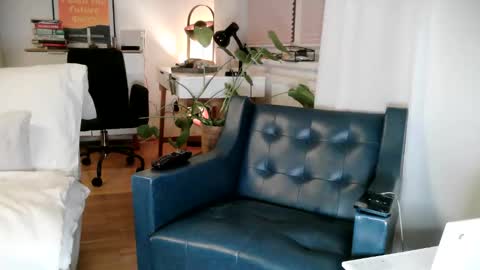 Snapshot of hard_out_here chatting on October 15, 2025, 7:36 pm Chris online show from October 15, 2025, 7:36 pm