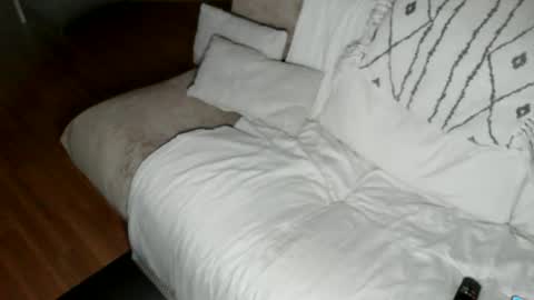 Snapshot of hard_out_here chatting on December 18, 2025, 12:06 am Chris online show from December 18, 2025, 12:06 am