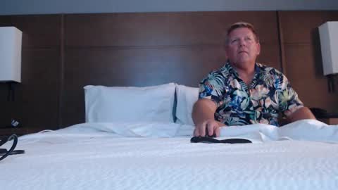 Steele and Cassie online show from December 5, 2025, 4:54 am