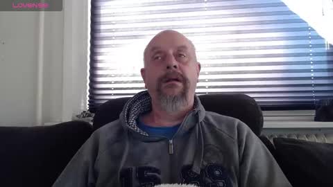 Snapshot of hardmrlazy chatting on November 21, 2025, 9:52 am MrLazy online show from November 21, 2025, 9:52 am