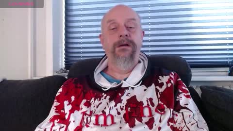 Snapshot of hardmrlazy chatting on November 23, 2025, 11:10 am MrLazy online show from November 23, 2025, 11:10 am