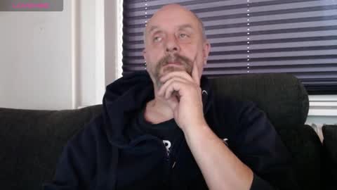 Snapshot of hardmrlazy chatting on November 30, 2025, 1:15 pm MrLazy online show from November 30, 2025, 1:15 pm