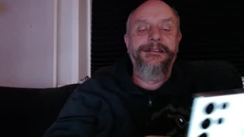 Snapshot of hardmrlazy chatting on December 13, 2025, 8:25 pm MrLazy online show from December 13, 2025, 8:25 pm