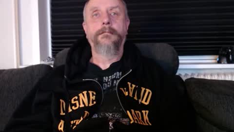 Snapshot of hardmrlazy chatting on December 16, 2025, 6:02 pm MrLazy online show from December 16, 2025, 6:02 pm