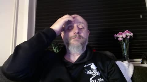 MrLazy online show from February 2, 2026, 6:28 pm