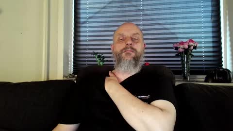 MrLazy online show from April 16, 2026, 5:47 pm