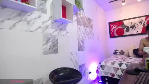 Snapshot of hardsexlove08 chatting on March 7, 2025, 9:06 pm Andres Dean online show from March 7, 2025, 9:06 pm