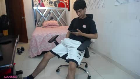 Snapshot of hardsexlove08 chatting on April 28, 2026, 10:59 pm Andres Dean online show from April 28, 2026, 10:59 pm