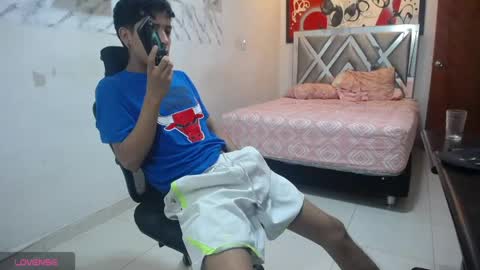 Snapshot of hardsexlove08 chatting on May 29, 2026, 9:13 pm Andres Dean online show from May 29, 2026, 9:13 pm