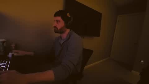 Snapshot of hardswtch chatting on December 24, 2024, 2:10 am Tom online show from December 24, 2024, 2:10 am