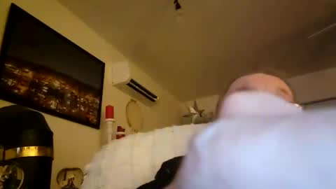 Snapshot of hardwood2222 chatting on December 17, 2025, 5:02 am Jim online show from December 17, 2025, 5:02 am