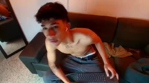 Snapshot of haresandpame_mds chatting on November 28, 2025, 3:25 pm Hares online show from November 28, 2025, 3:25 pm