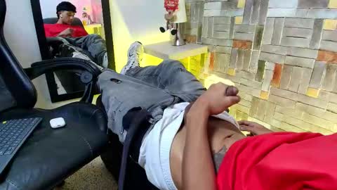 Snapshot of haresandpame_mds chatting on January 6, 2026, 2:10 pm Hares online show from January 6, 2026, 2:10 pm