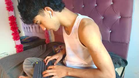 Snapshot of haresandpame_mds chatting on January 18, 2026, 2:43 pm Hares online show from January 18, 2026, 2:43 pm