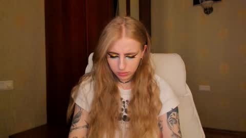 Julia online show from September 10, 2025, 6:24 am