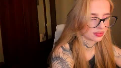 Julia online show from October 28, 2025, 5:44 am