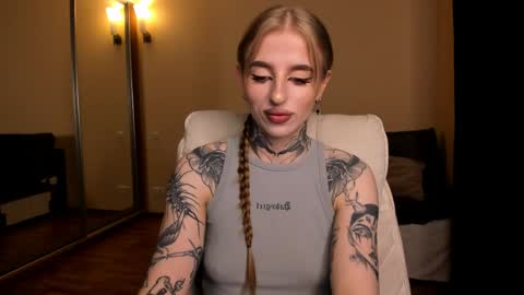 Julia online show from May 17, 2026, 4:54 am