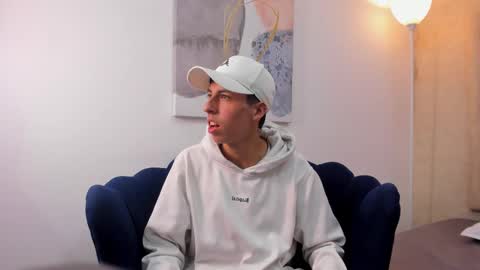 Snapshot of harry_klein chatting on September 23, 2025, 12:19 pm H K online show from September 23, 2025, 12:19 pm